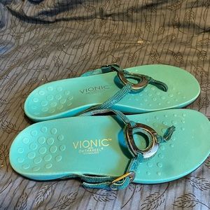 Vionic Karina thong sandal with ortha heel footbed size 8
